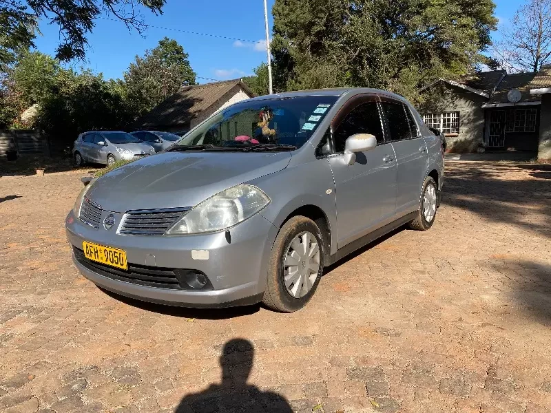 Nissan Tiida 2006