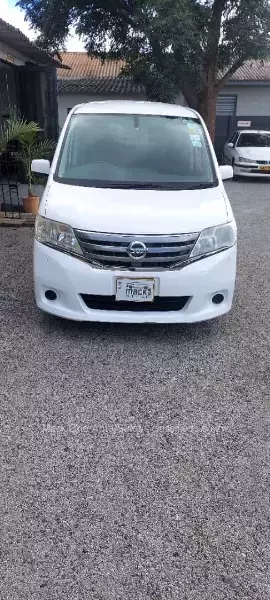 Nissan Serena 2013