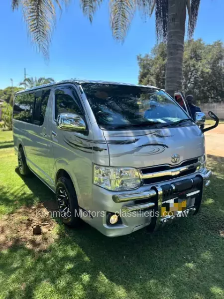 Toyota Hiace 2013