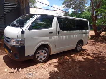 Toyota Hiace (baby quantum) $100 per day