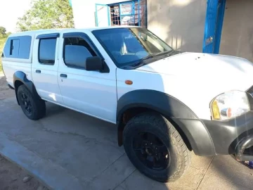 Nissan np300 double cab 4x4 manual transmission