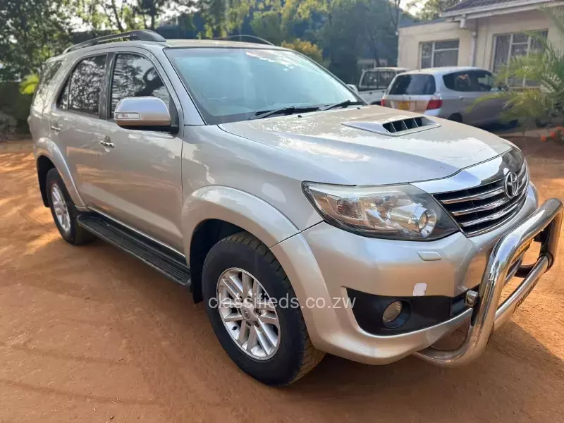 Toyota Fortuner 2014