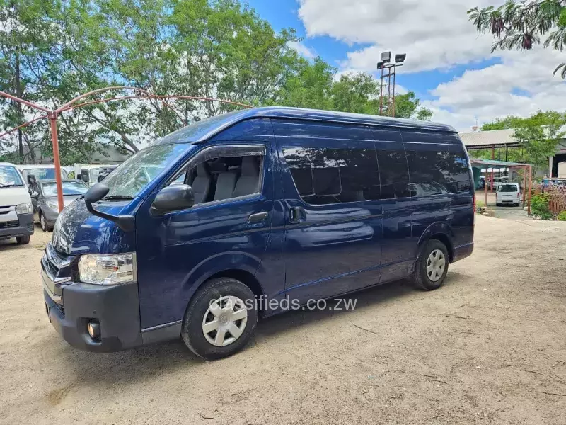 Toyota Hiace 2015