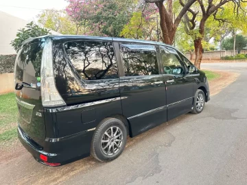 Nissan Serena 2014