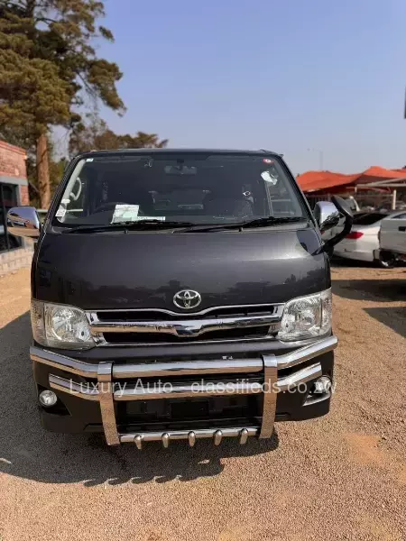 Toyota Hiace 2016