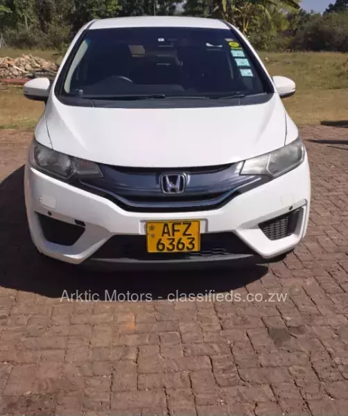 Honda Fit Hybrid 2015