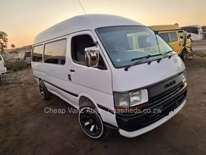 Toyota Hiace 2005