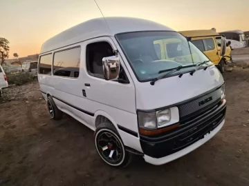 Toyota Hiace 2005