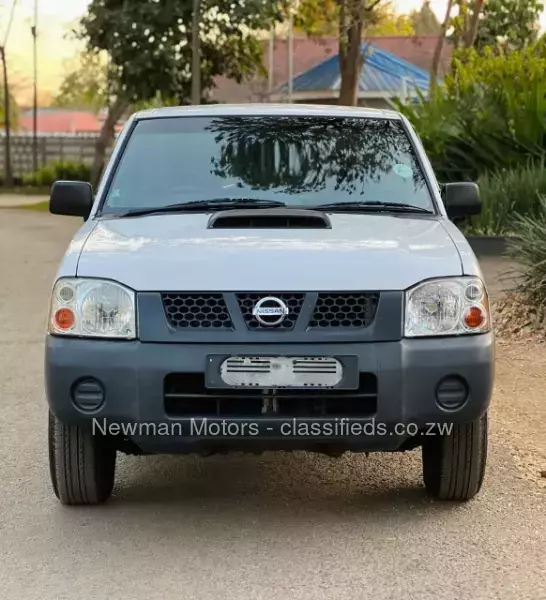 Nissan NP300 2014