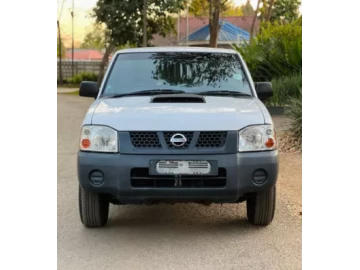 Nissan NP300 2014