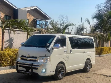 Toyota Hiace 2015