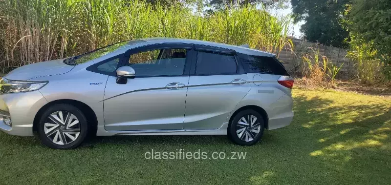 Honda Hondafit shuttleGP7 2015