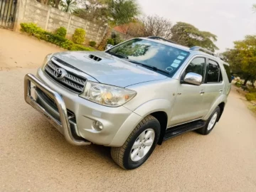 Toyota Fortuner 2011