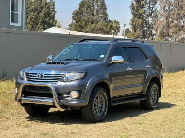 Toyota Fortuner 2015