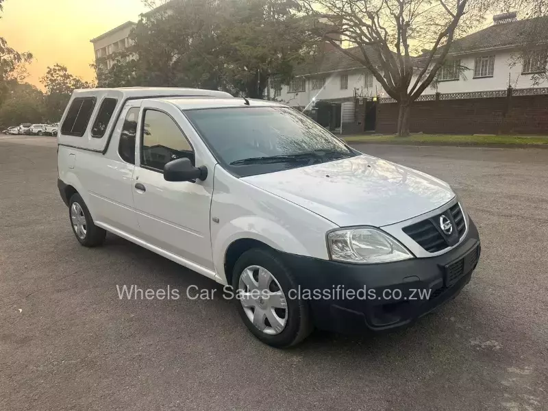 Nissan NP200 2015