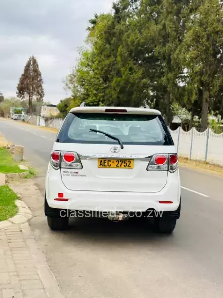 Toyota Fortuner 2014