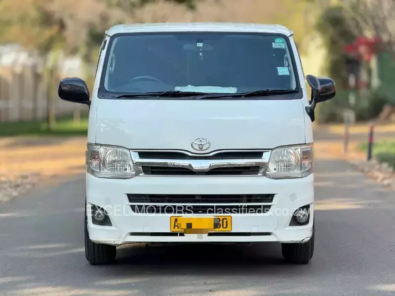 Toyota Hiace 2013