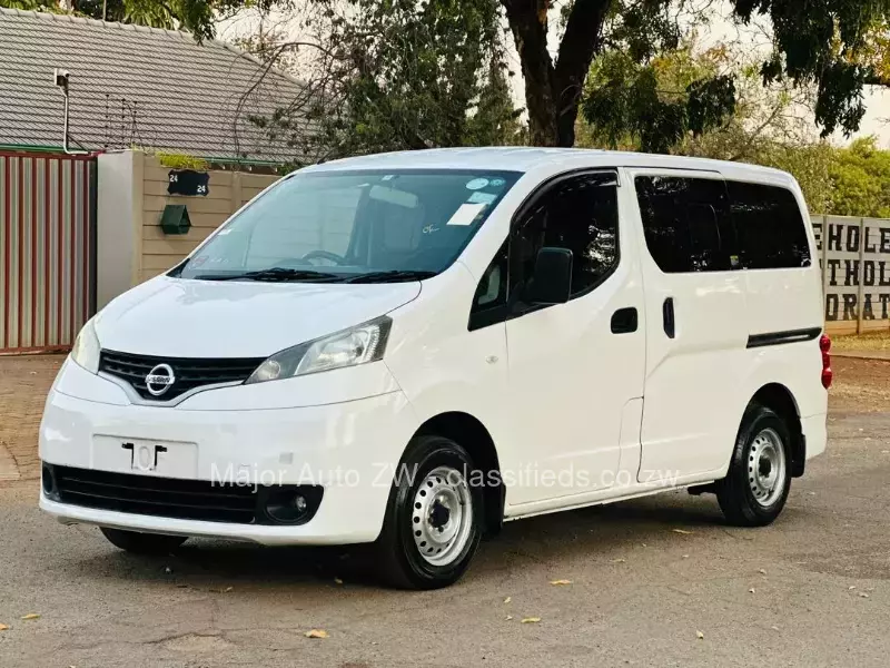 Nissan NV200 2015