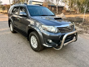 Toyota Fortuner 2015