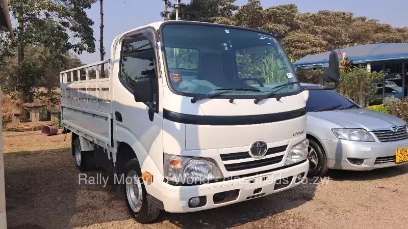 Toyota Dyna 2015