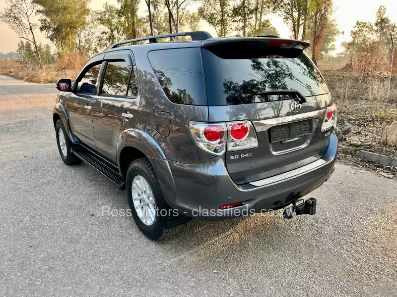 Toyota Fortuner 2015