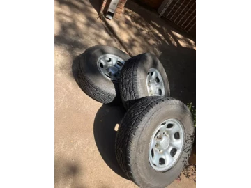 Set of wheels with 245/75R15C Firestone tyres