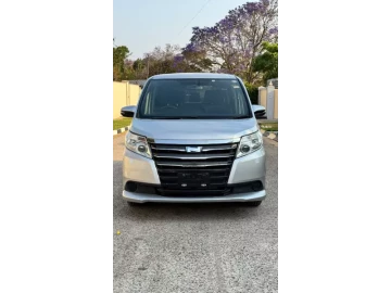 Toyota Noah 2015