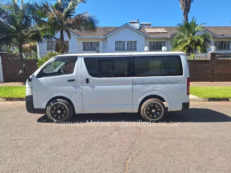 Toyota Hiace 2010