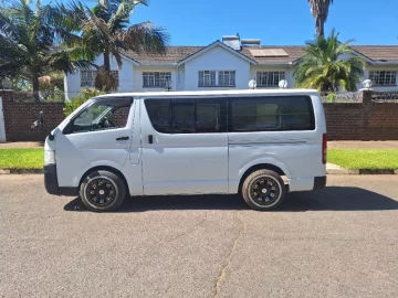 Toyota Hiace 2010