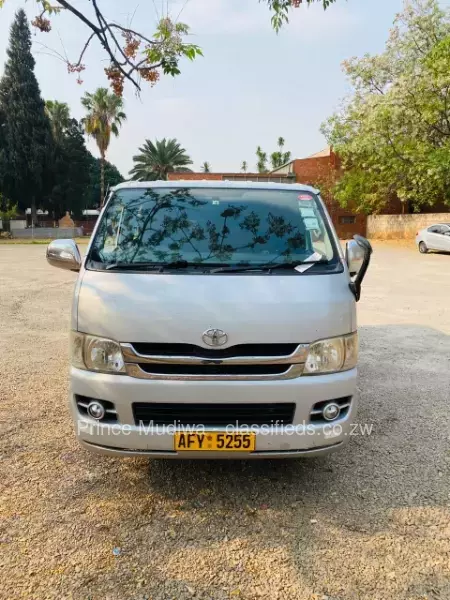 Toyota Hiace 2013