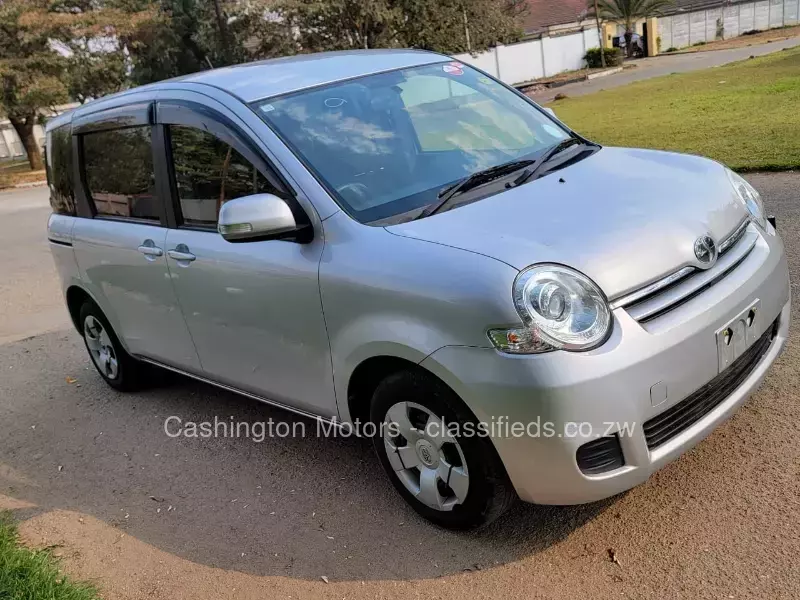 Toyota Sienta 2014