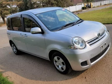 Toyota Sienta 2014