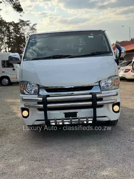 Toyota Hiace 2016