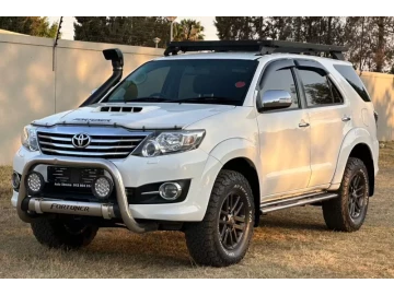 Toyota Fortuner 2015