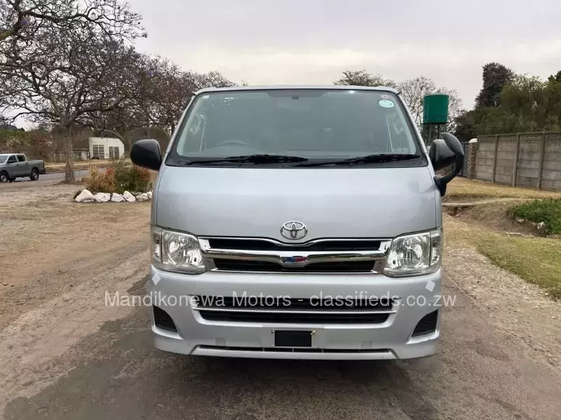 Toyota Hiace 2013