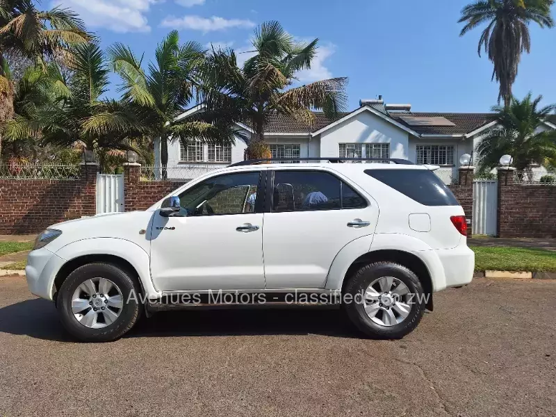 Toyota Fortuner 2010