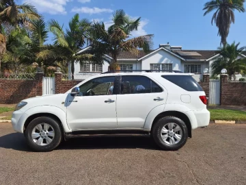 Toyota Fortuner 2010