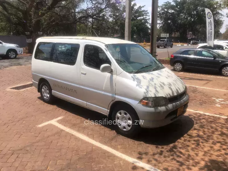 Toyota Granvia 2009