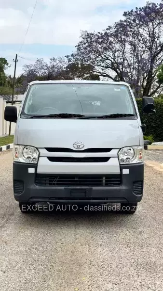 Toyota Hiace 2015