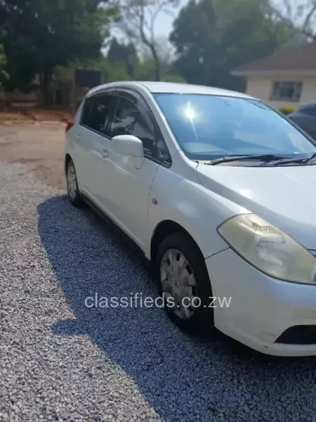 Nissan Tiida 2004