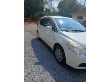 Nissan Tiida 2004