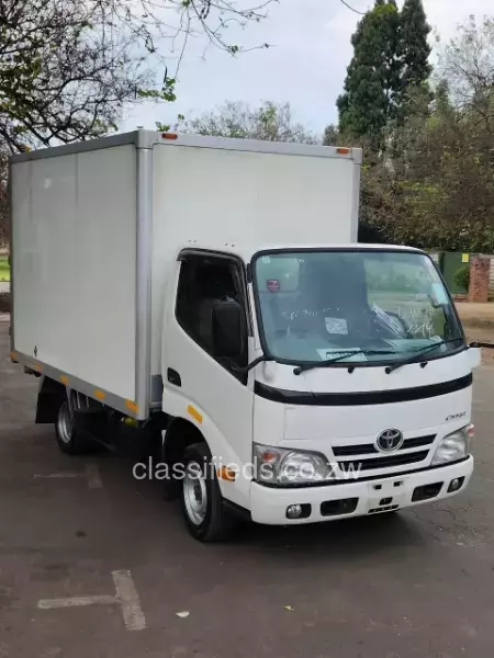 Toyota Dyna 2015