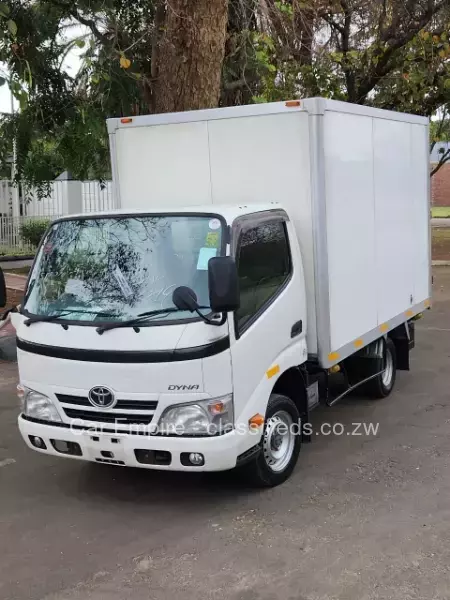 Toyota Dyna 2015