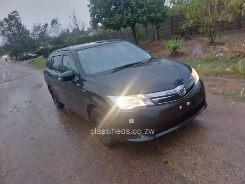 Toyota Fielder 2015