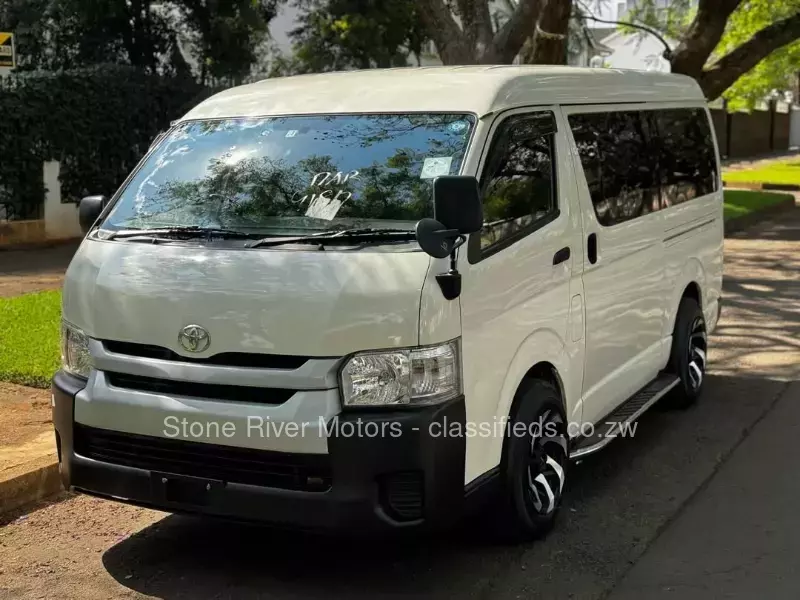 Toyota Hiace 2015