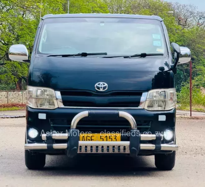 Toyota Regius 2015