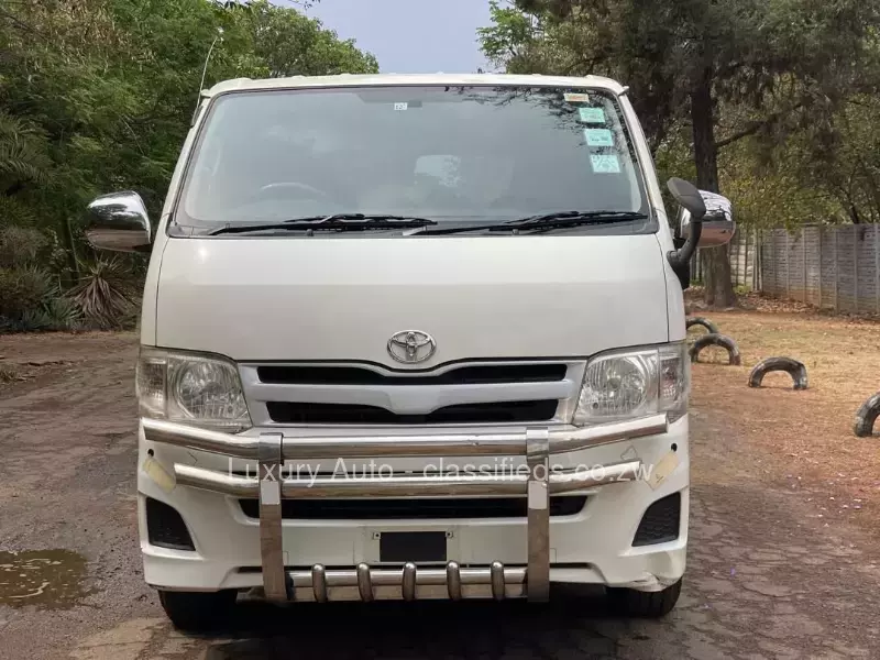 Toyota Hiace 2013