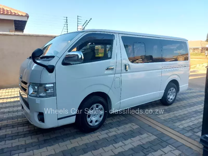 Toyota Hiace 2015