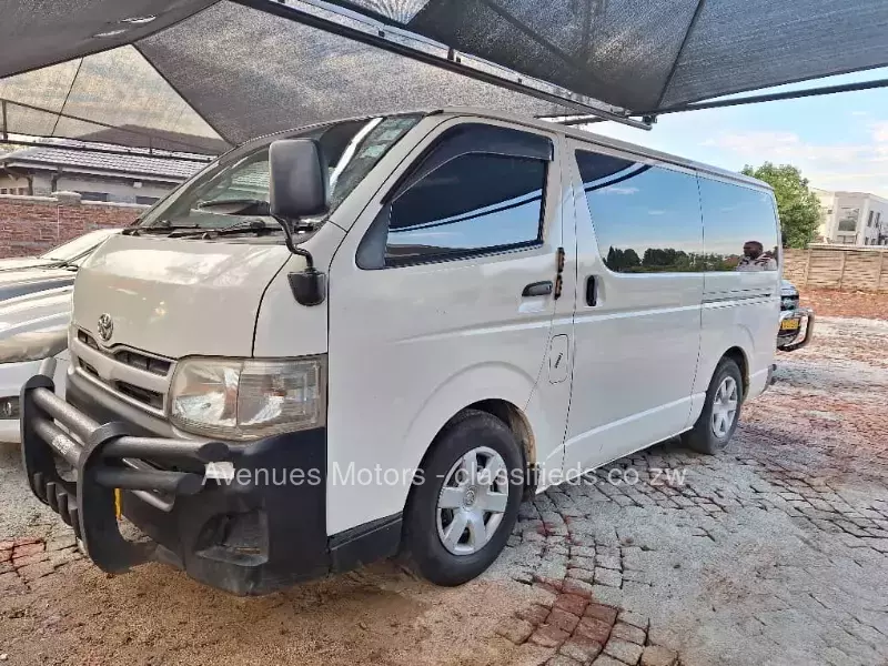 Toyota Hiace 2013