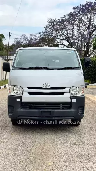 Toyota Hiace 2015